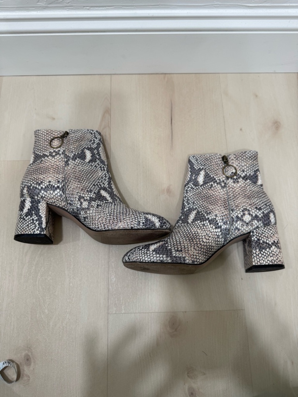Able Women’s 8 Celina Snakeskin Ankle Boot Block Heel - Picture 10 of 16
